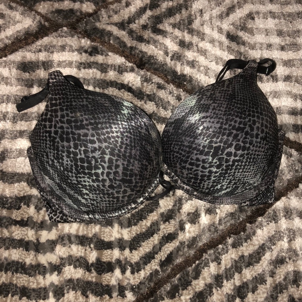 🙇‍♀️Victoria secret snake skin pattern bra